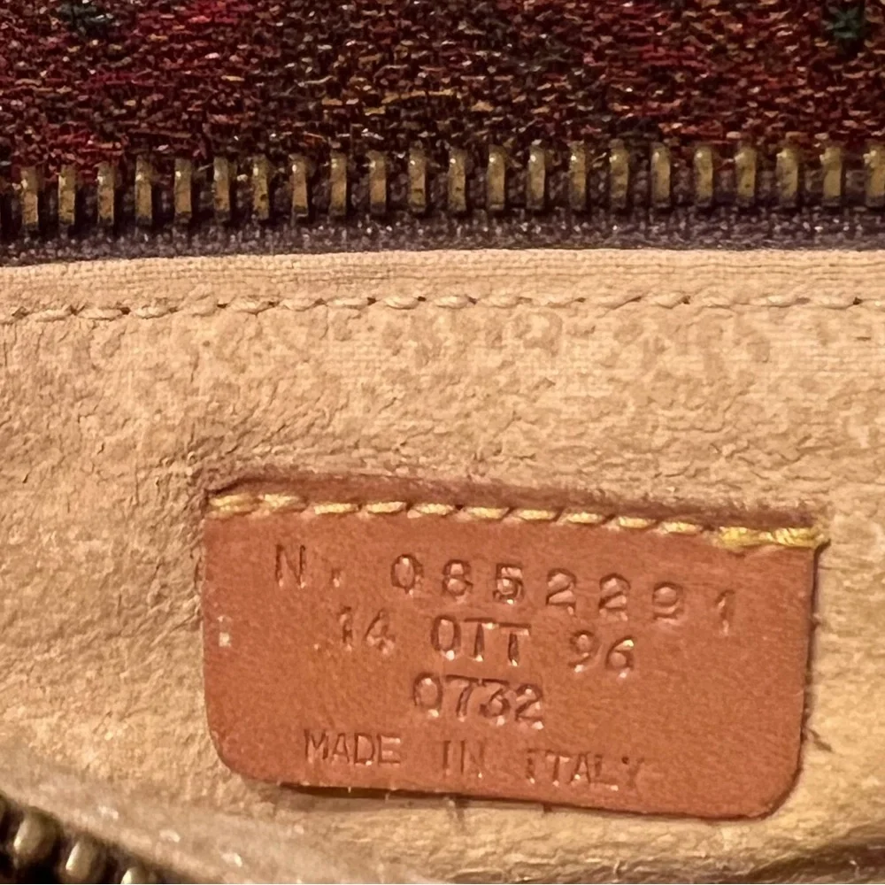 ETRO BAG very rare. Tortoise shell lucite handle, outside pristine w/no scuffs. - Picture 10 of 14